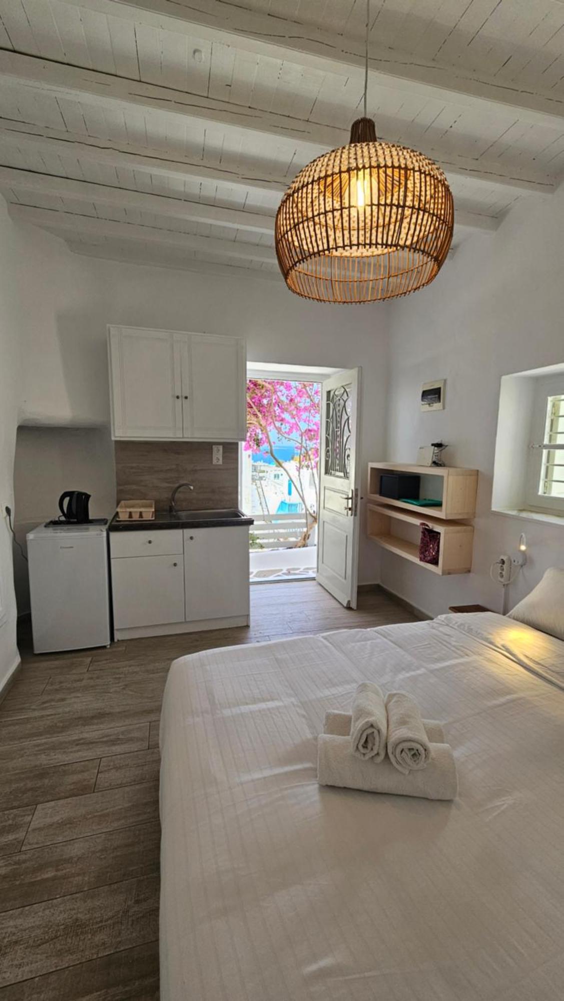Hotel Eleanna's